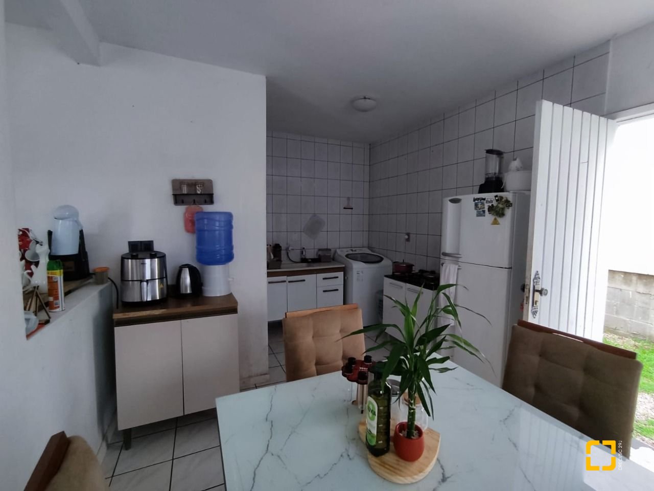 Casa com 93m², 4 quartos (sendo 1 suíte), 4 garagens, no bairro Ingleses em Florianópolis