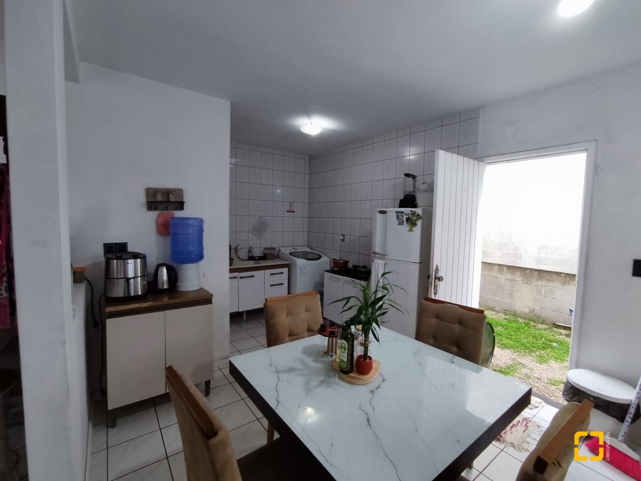 Casa com 93m², 4 quartos (sendo 1 suíte), 4 garagens, no bairro Ingleses em Florianópolis