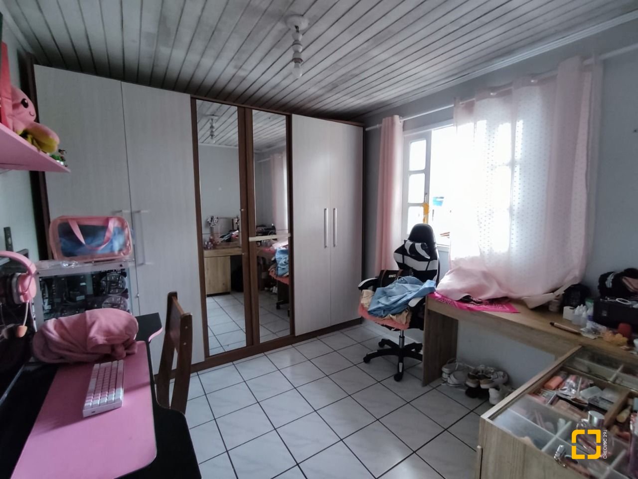 Casa com 93m², 4 quartos (sendo 1 suíte), 4 garagens, no bairro Ingleses em Florianópolis