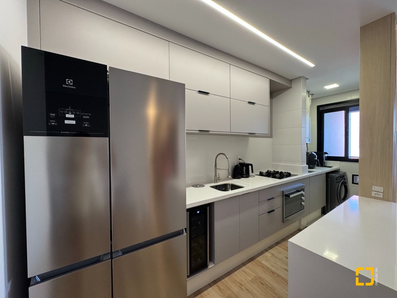Apartamento com 69m², 3 quartos (sendo 1 suíte), 1 garagem, no bairro Coqueiros em Florianópolis