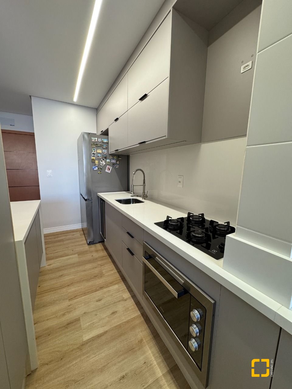 Apartamento com 69m², 3 quartos (sendo 1 suíte), 1 garagem, no bairro Coqueiros em Florianópolis