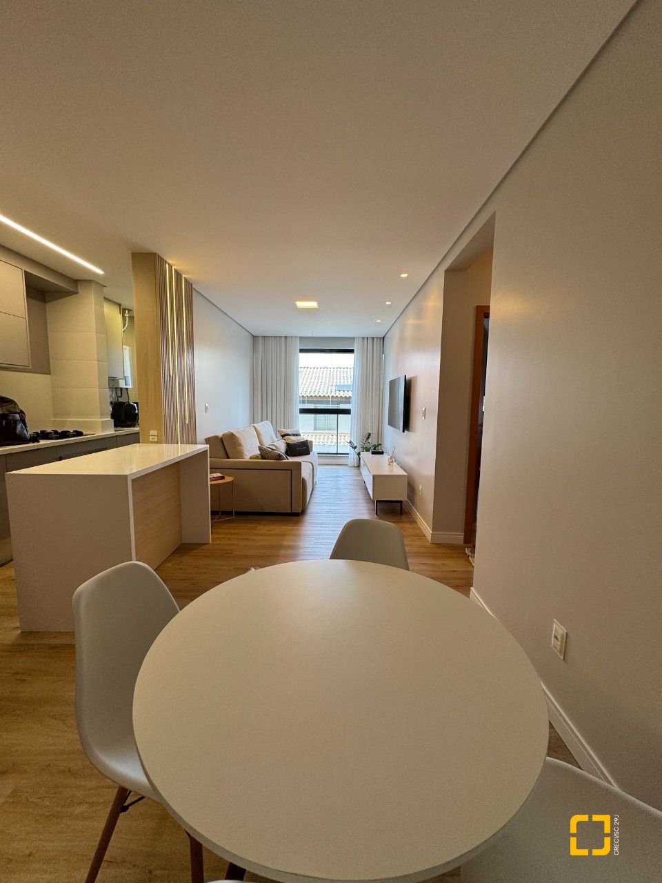 Apartamento com 69m², 3 quartos (sendo 1 suíte), 1 garagem, no bairro Coqueiros em Florianópolis