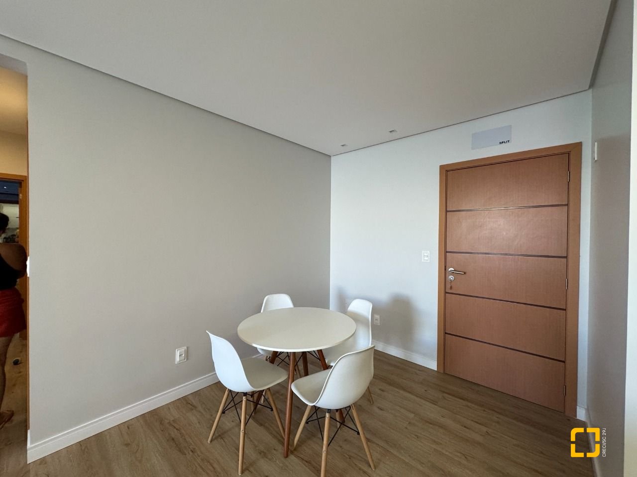 Apartamento com 69m², 3 quartos (sendo 1 suíte), 1 garagem, no bairro Coqueiros em Florianópolis