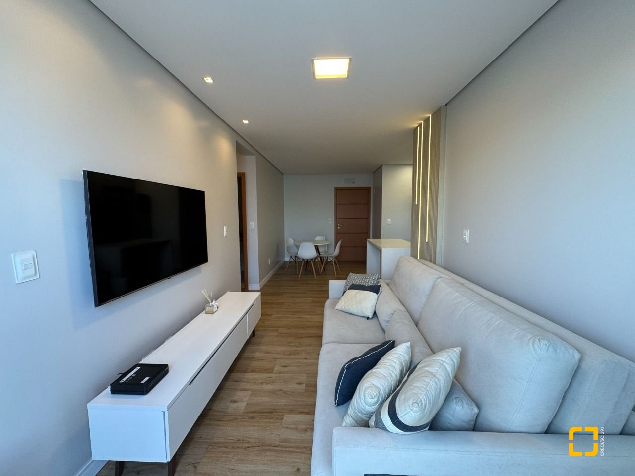 Apartamento com 69m², 3 quartos (sendo 1 suíte), 1 garagem, no bairro Coqueiros em Florianópolis