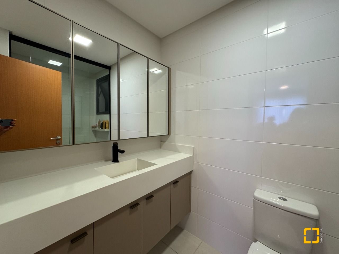 Apartamento com 69m², 3 quartos (sendo 1 suíte), 1 garagem, no bairro Coqueiros em Florianópolis