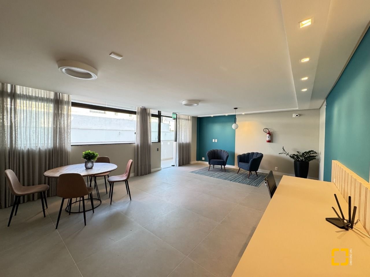 Apartamento com 69m², 3 quartos (sendo 1 suíte), 1 garagem, no bairro Coqueiros em Florianópolis