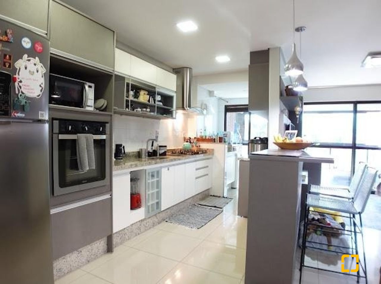 Apartamento com 118m², 6 quartos (sendo 3 suítes), 2 garagens, no bairro Kobrasol em São José