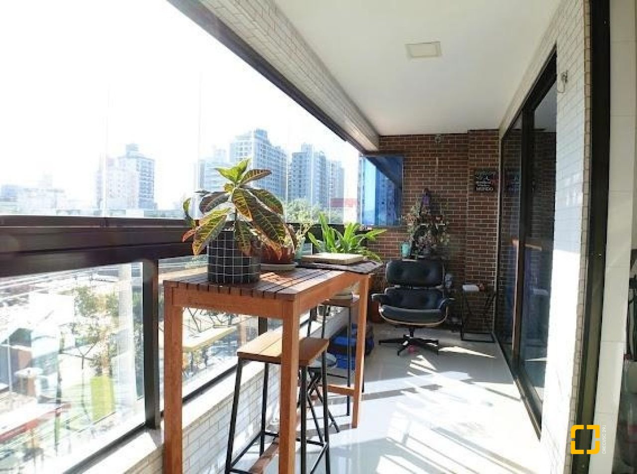 Apartamento com 118m², 6 quartos (sendo 3 suítes), 2 garagens, no bairro Kobrasol em São José