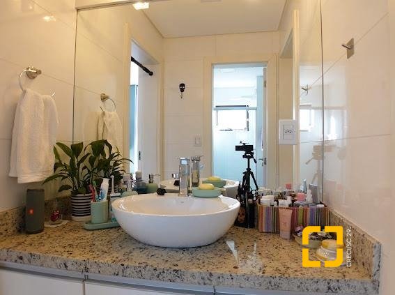 Apartamento com 118m², 6 quartos (sendo 3 suítes), 2 garagens, no bairro Kobrasol em São José