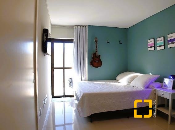 Apartamento com 118m², 6 quartos (sendo 3 suítes), 2 garagens, no bairro Kobrasol em São José