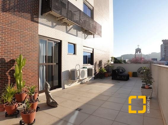 Apartamento com 118m², 6 quartos (sendo 3 suítes), 2 garagens, no bairro Kobrasol em São José