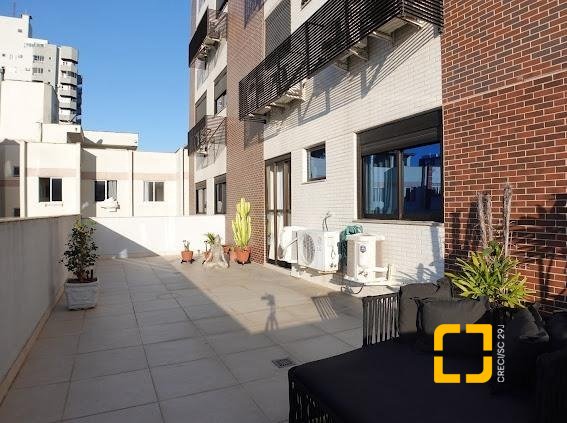 Apartamento com 118m², 6 quartos (sendo 3 suítes), 2 garagens, no bairro Kobrasol em São José
