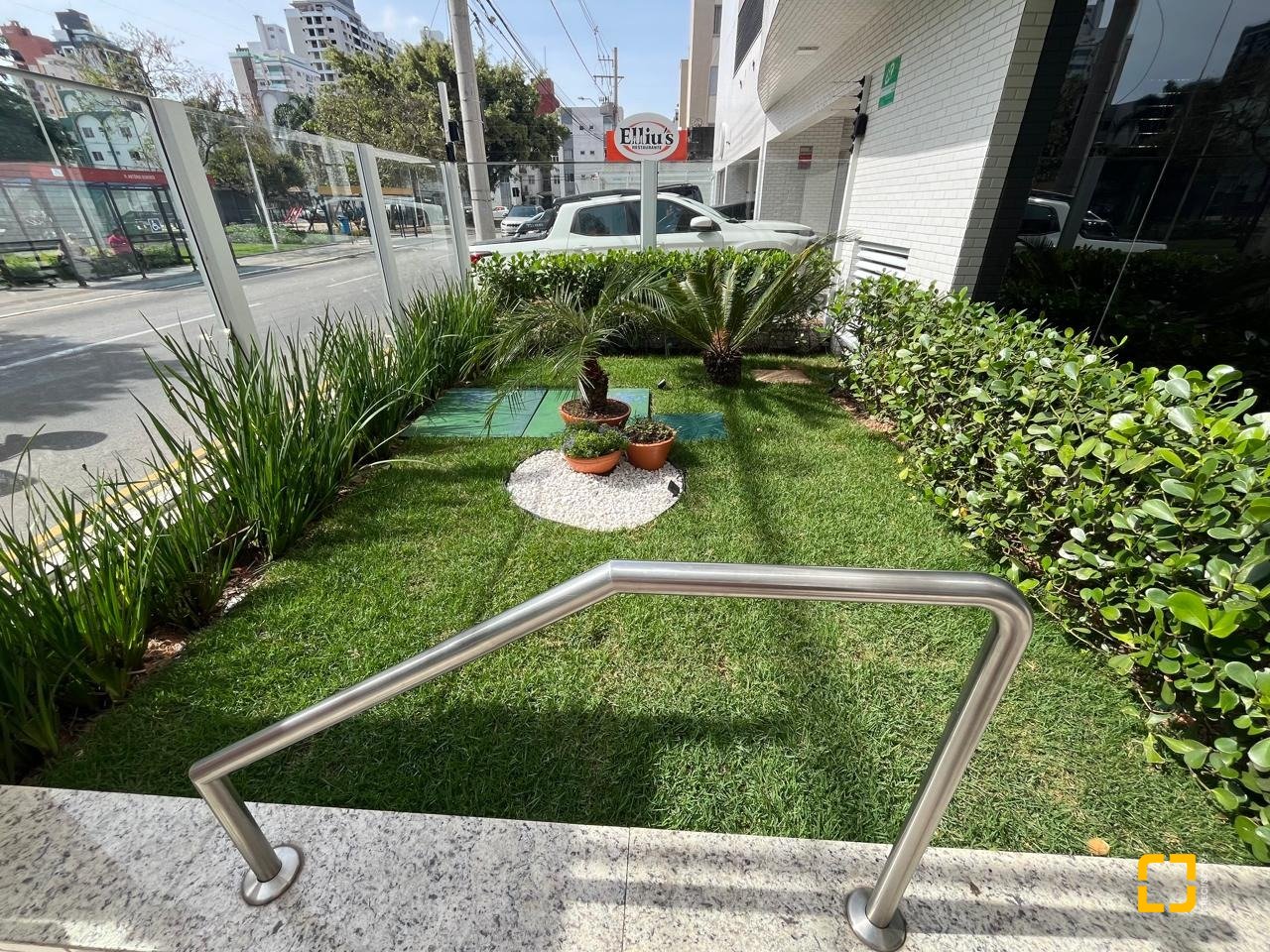 Apartamento com 118m², 6 quartos (sendo 3 suítes), 2 garagens, no bairro Kobrasol em São José