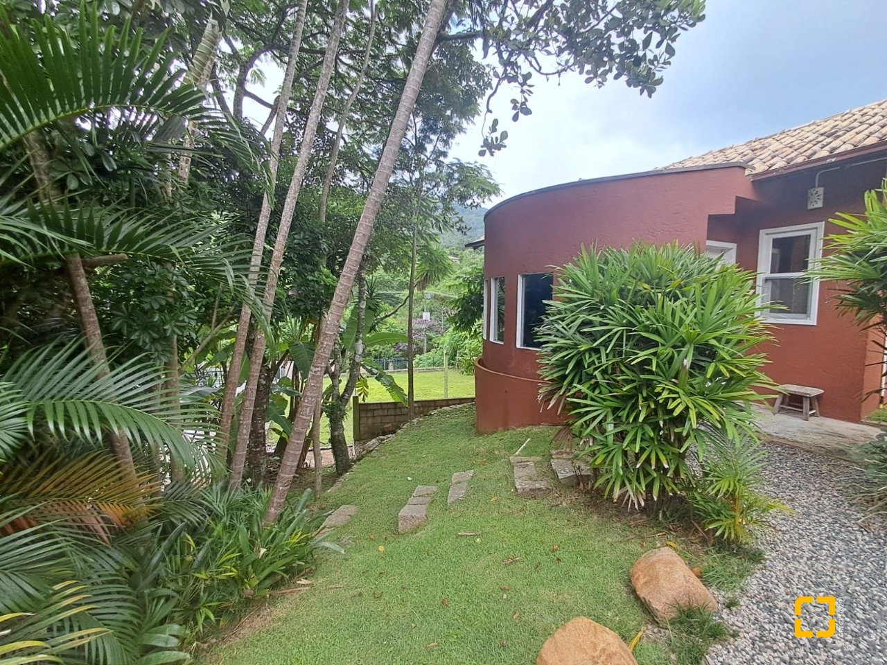 Casa de Condomínio com 1772m², 14 quartos (sendo 3 suítes), 10 garagens, no bairro Vargem Grande em Florianópolis
