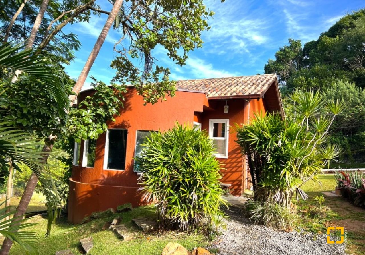 Casa de Condomínio com 1772m², 14 quartos (sendo 3 suítes), 10 garagens, no bairro Vargem Grande em Florianópolis