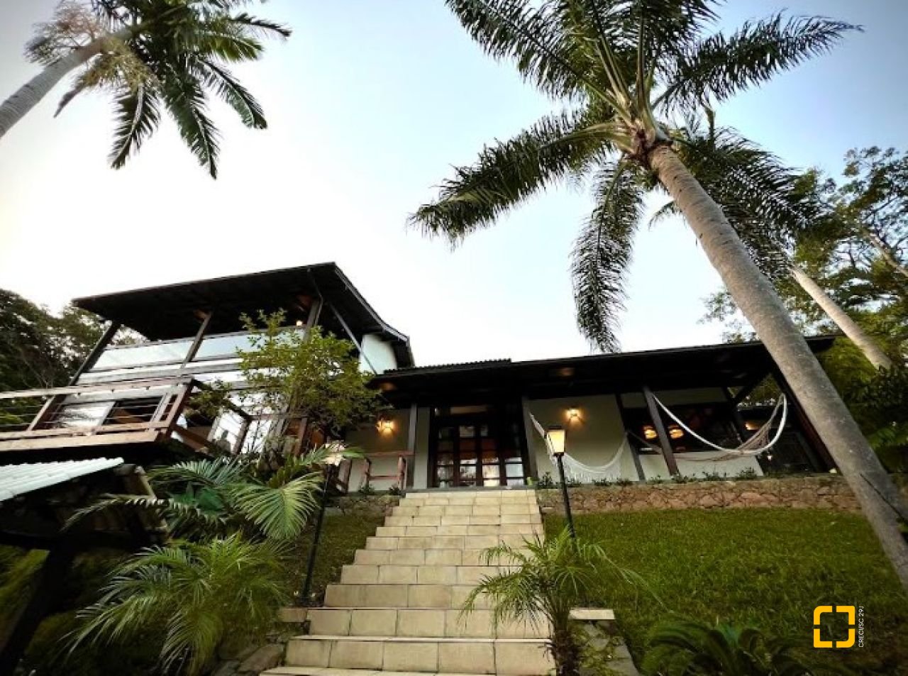 Casa de Condomínio com 1772m², 14 quartos (sendo 3 suítes), 10 garagens, no bairro Vargem Grande em Florianópolis