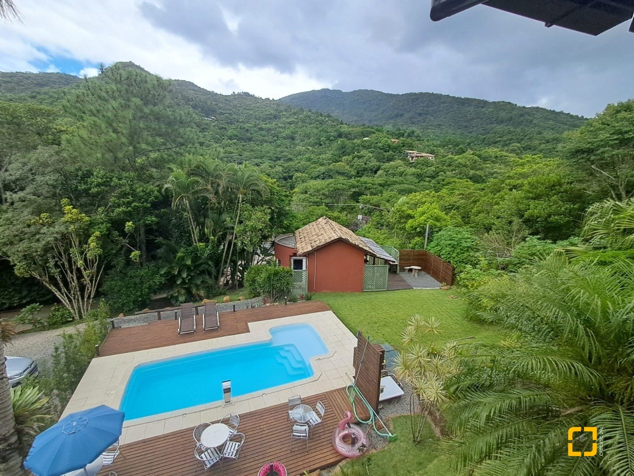 Casa de Condomínio com 1772m², 14 quartos (sendo 3 suítes), 10 garagens, no bairro Vargem Grande em Florianópolis
