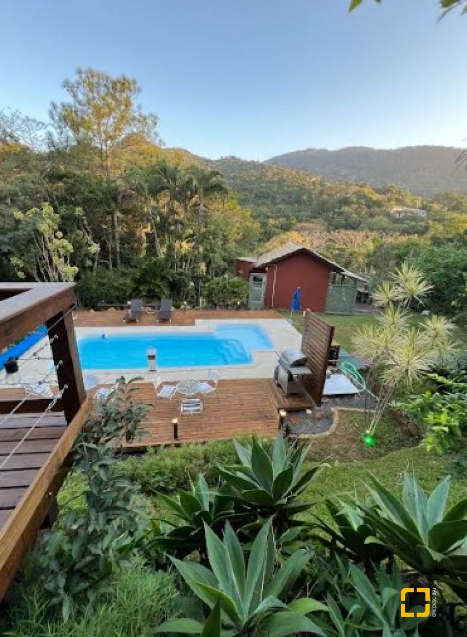 Casa de Condomínio com 1772m², 14 quartos (sendo 3 suítes), 10 garagens, no bairro Vargem Grande em Florianópolis