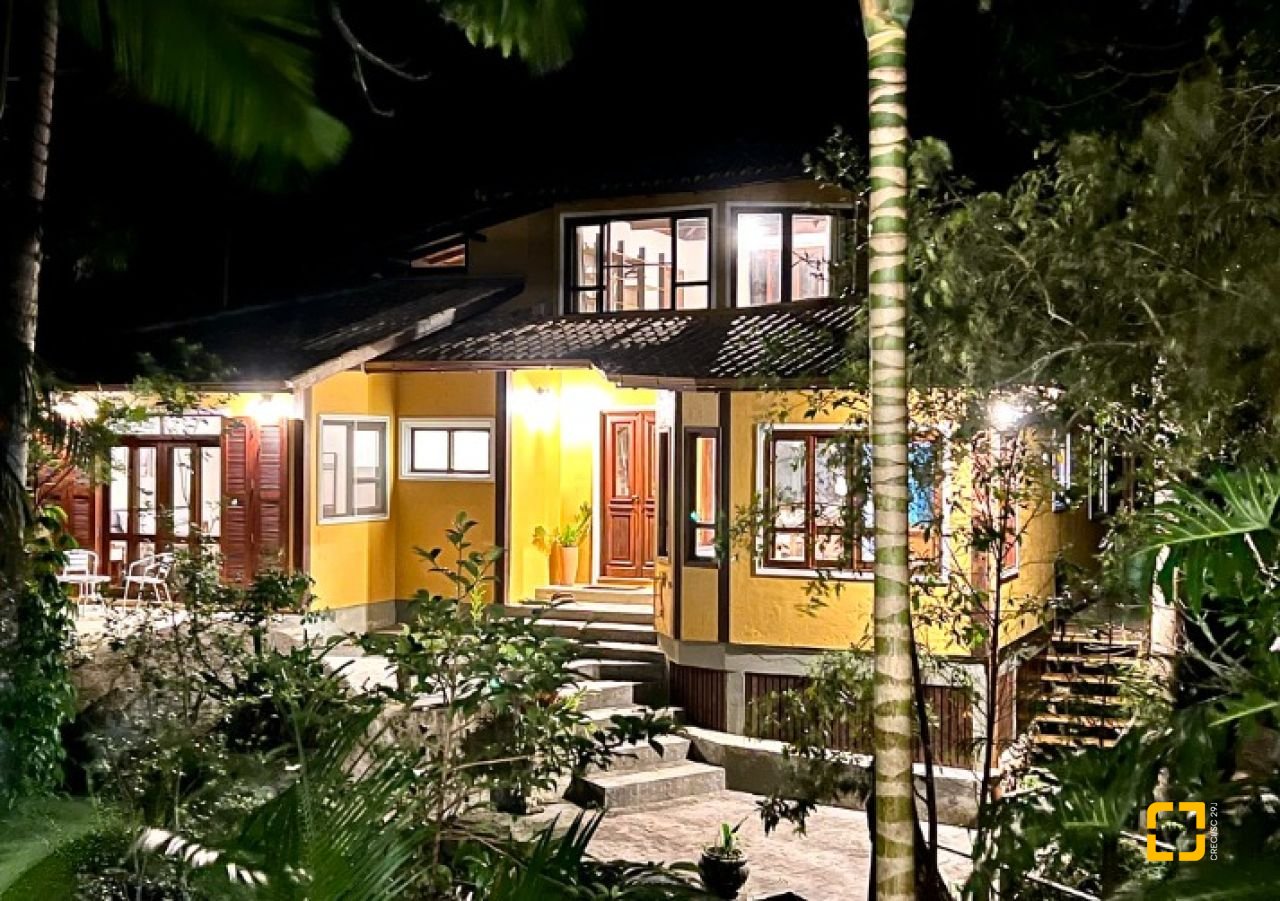 Casa de Condomínio com 1772m², 14 quartos (sendo 3 suítes), 10 garagens, no bairro Vargem Grande em Florianópolis