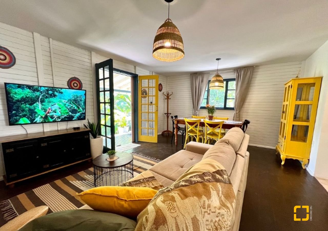Casa de Condomínio com 1772m², 14 quartos (sendo 3 suítes), 10 garagens, no bairro Vargem Grande em Florianópolis