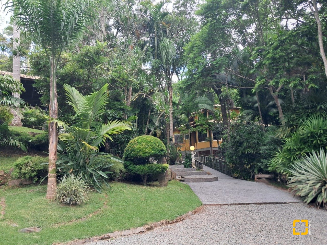 Casa de Condomínio com 1772m², 11 quartos (sendo 3 suítes), 10 garagens, no bairro Vargem Grande em Florianópolis
