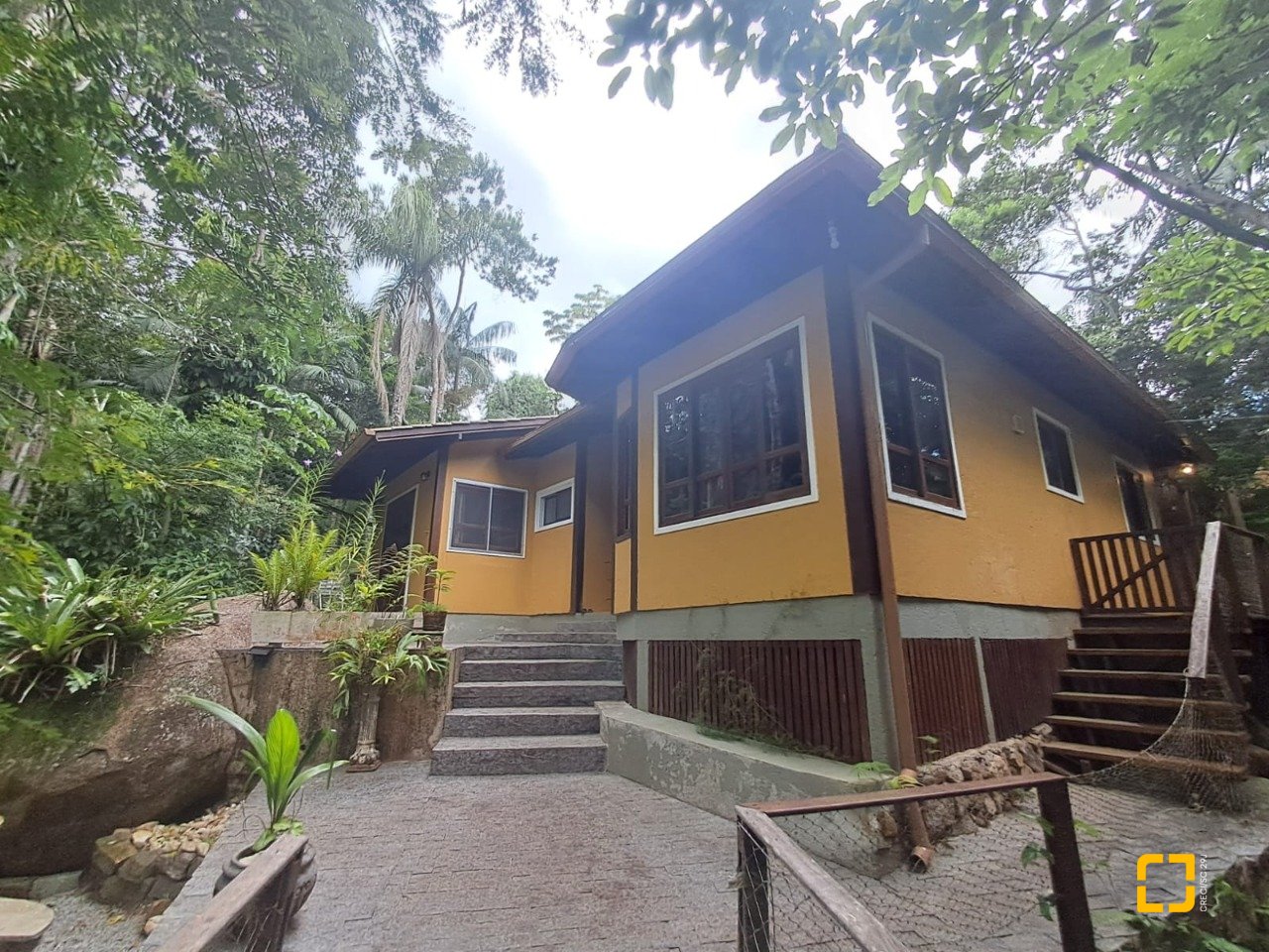 Casa de Condomínio com 1772m², 11 quartos (sendo 3 suítes), 10 garagens, no bairro Vargem Grande em Florianópolis