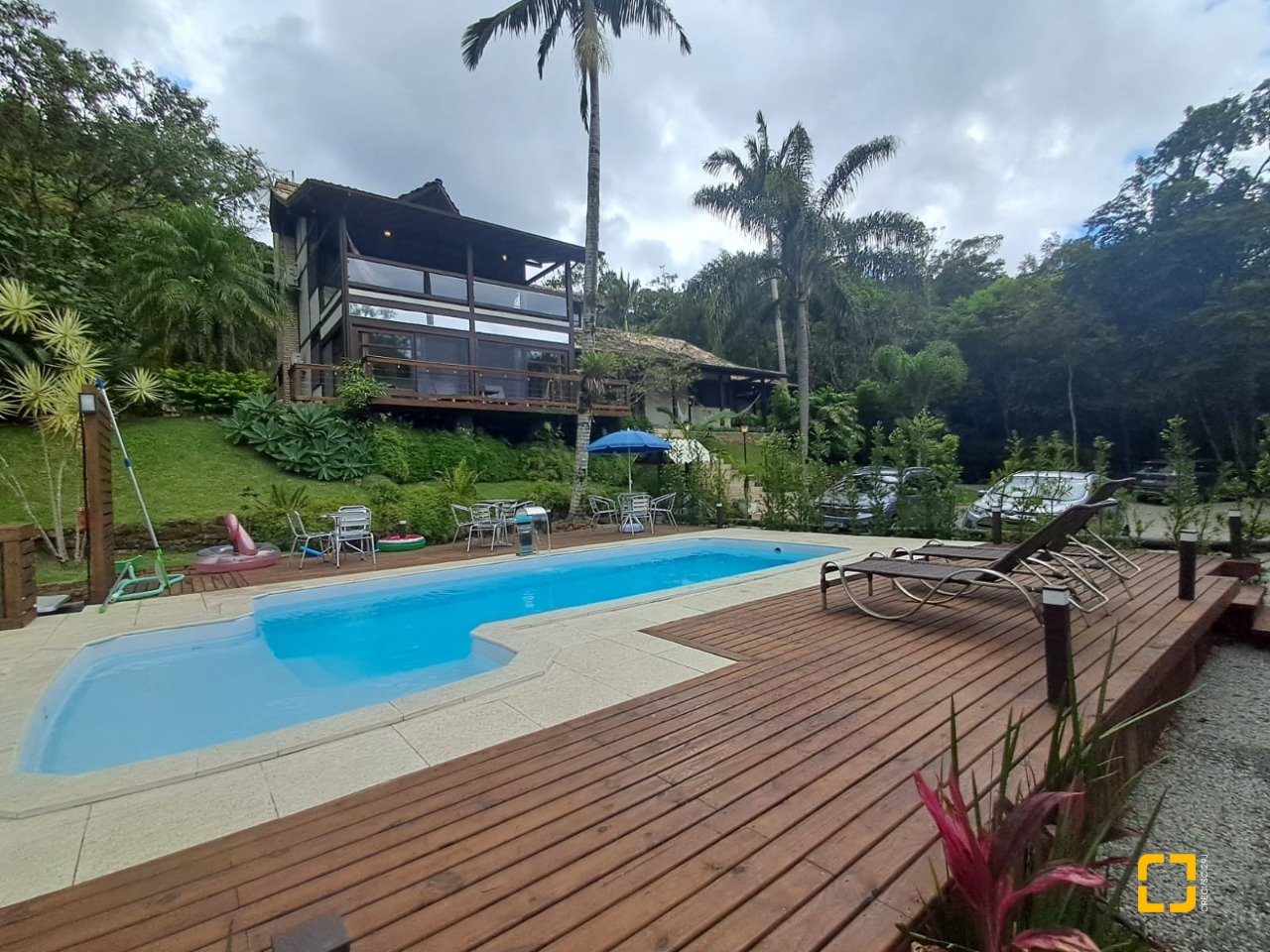 Casa de Condomínio com 1772m², 11 quartos (sendo 3 suítes), 10 garagens, no bairro Vargem Grande em Florianópolis