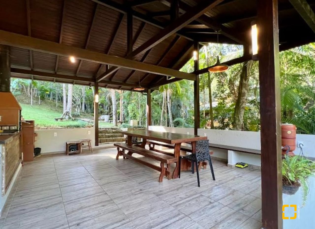 Casa de Condomínio com 1772m², 11 quartos (sendo 3 suítes), 10 garagens, no bairro Vargem Grande em Florianópolis