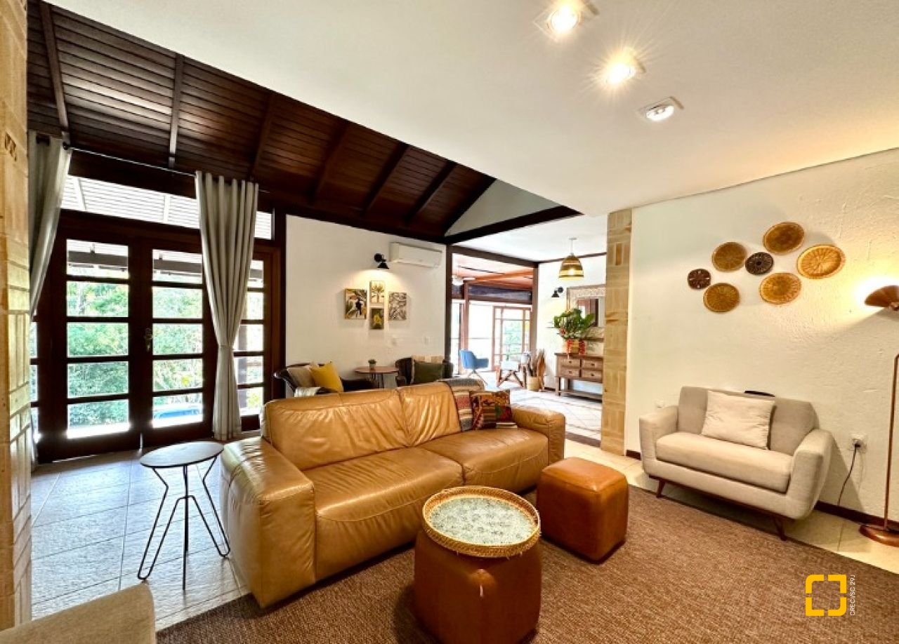 Casa de Condomínio com 1772m², 11 quartos (sendo 3 suítes), 10 garagens, no bairro Vargem Grande em Florianópolis