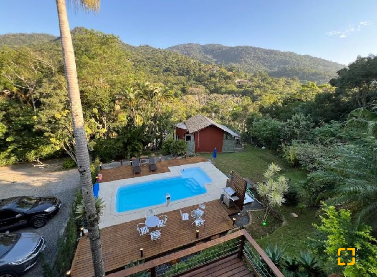 Casa de Condomínio com 1772m², 11 quartos (sendo 3 suítes), 10 garagens, no bairro Vargem Grande em Florianópolis