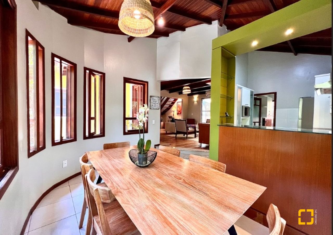 Casa de Condomínio com 1772m², 11 quartos (sendo 3 suítes), 10 garagens, no bairro Vargem Grande em Florianópolis