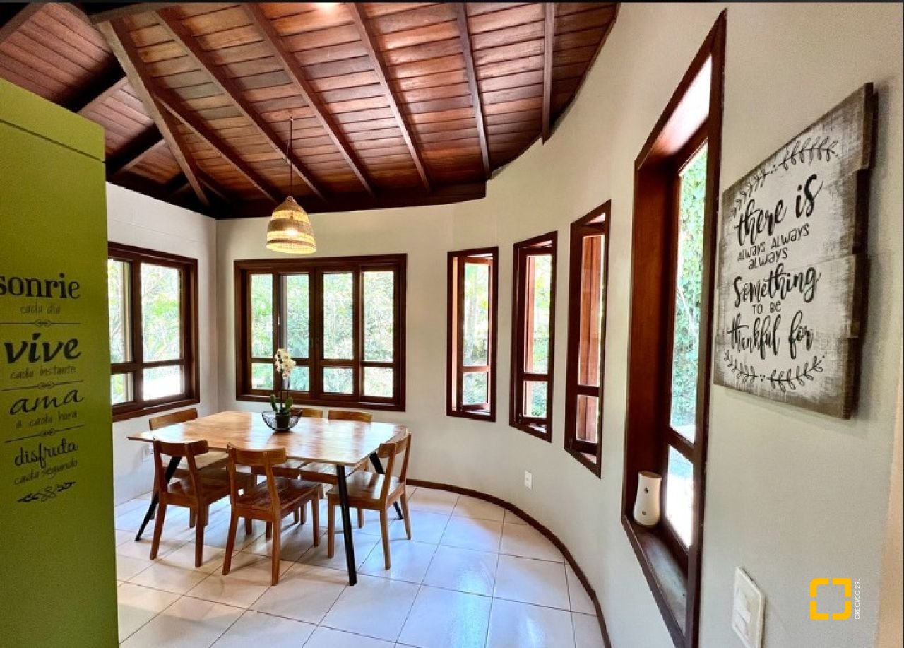 Casa de Condomínio com 1772m², 11 quartos (sendo 3 suítes), 10 garagens, no bairro Vargem Grande em Florianópolis