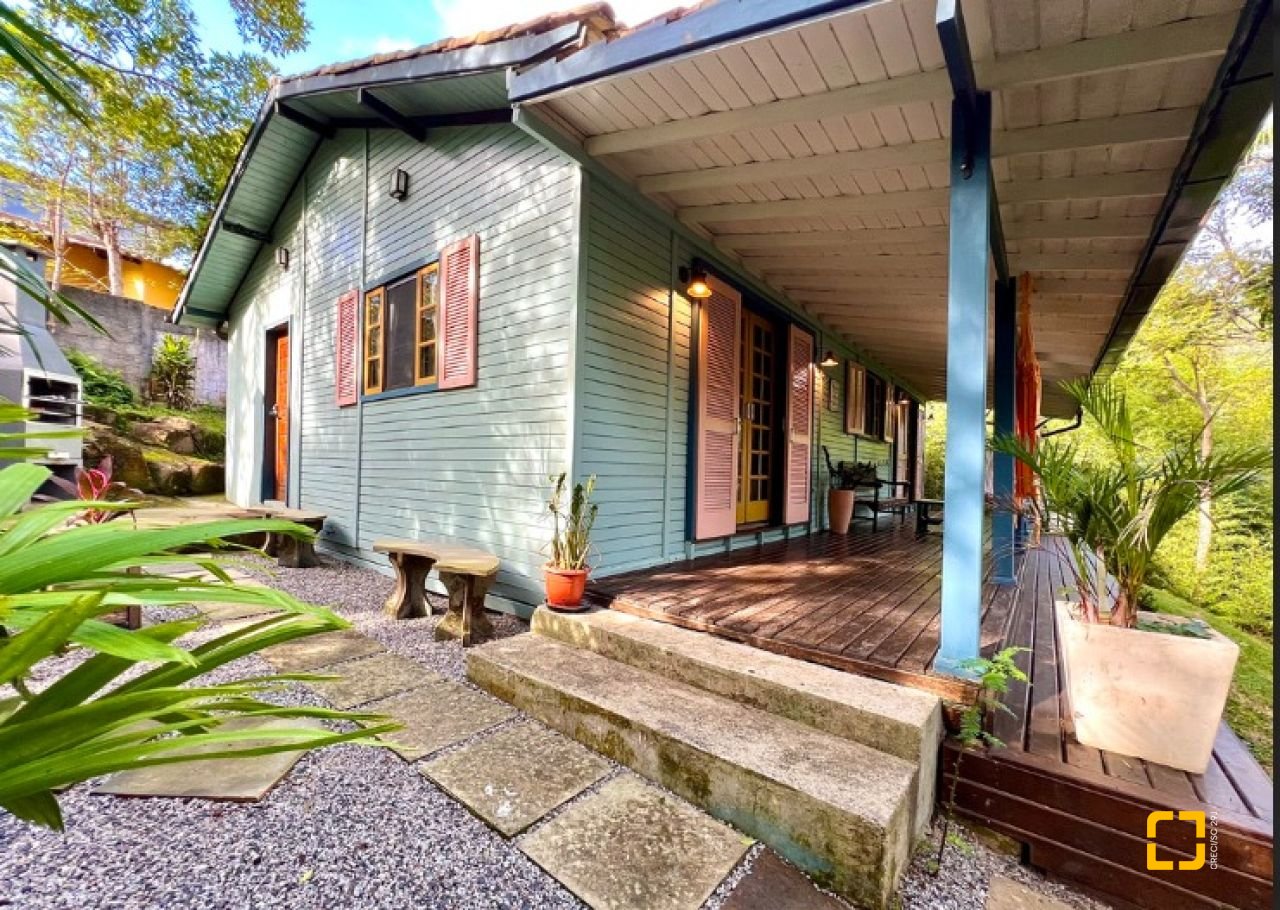 Casa de Condomínio com 1772m², 11 quartos (sendo 3 suítes), 10 garagens, no bairro Vargem Grande em Florianópolis