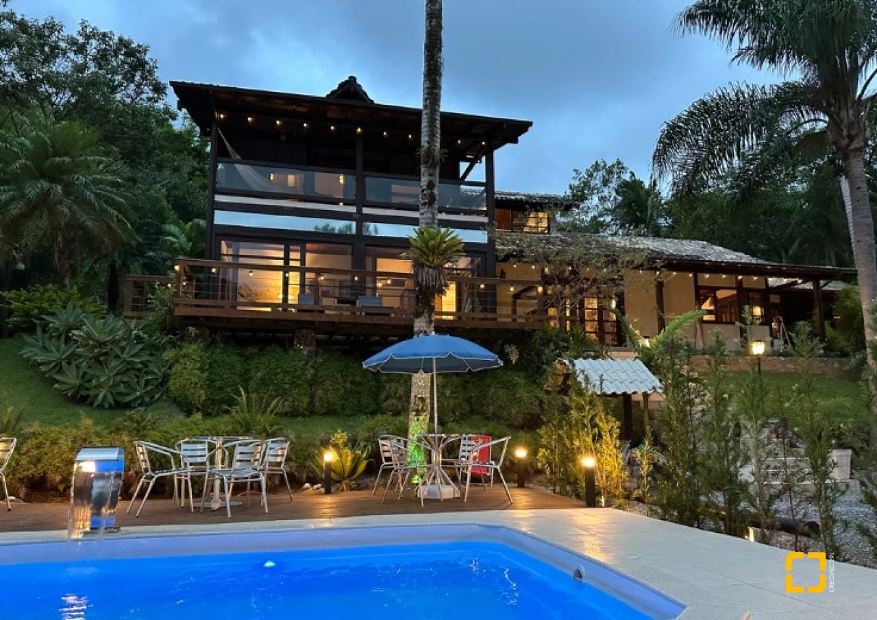 Casa de Condomínio com 1772m², 14 quartos (sendo 3 suítes), 10 garagens, no bairro Vargem Grande em Florianópolis