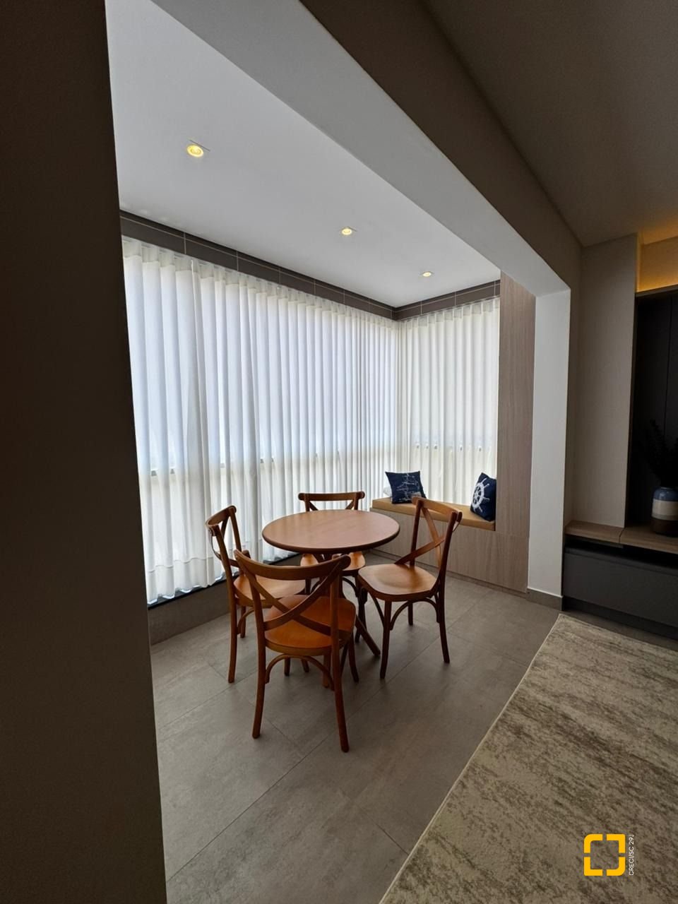 Apartamento com 91m², 4 quartos (sendo 2 suítes), 1 garagem, no bairro Cachoeira do Bom Jesus em Florianópolis