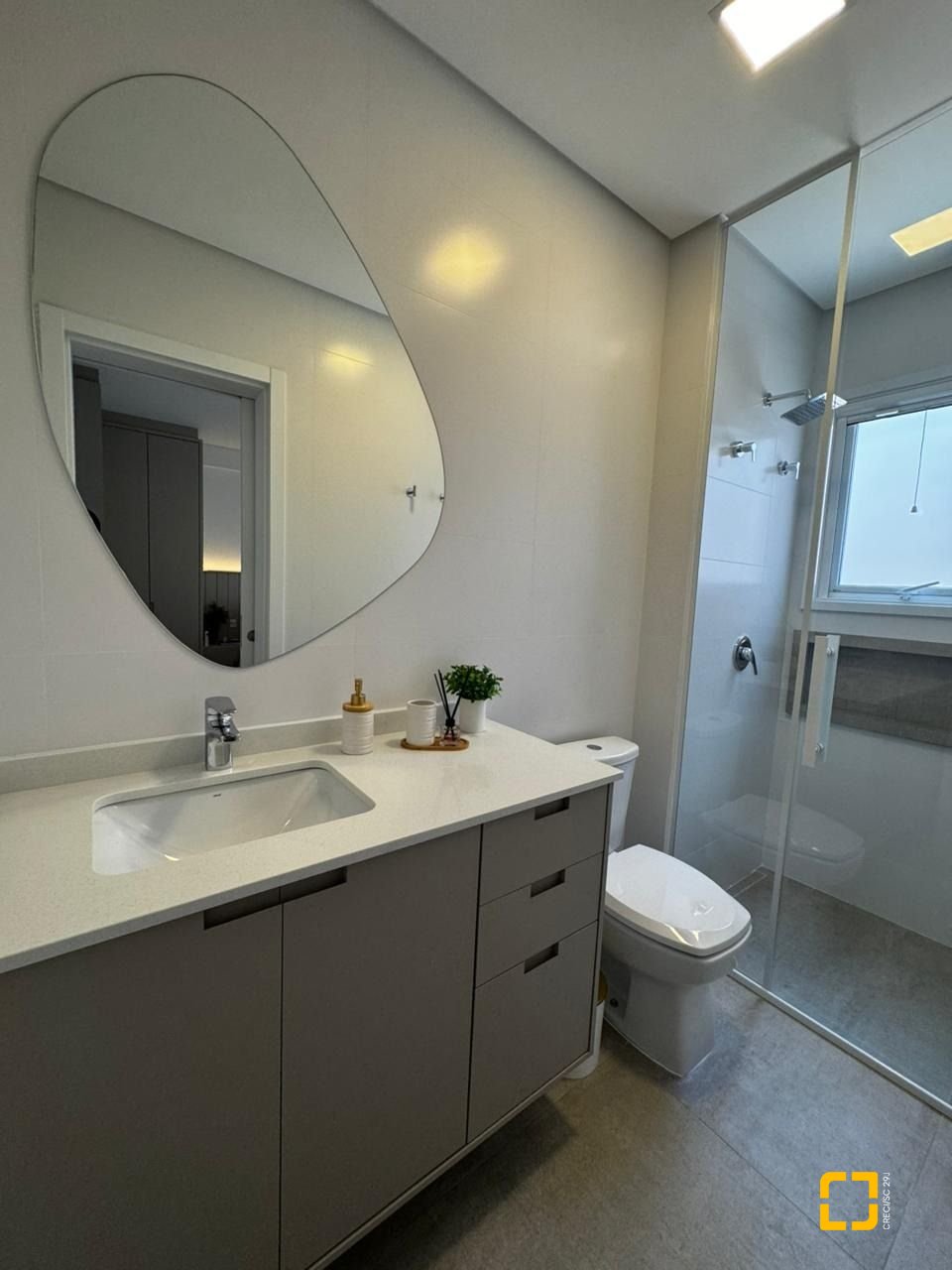 Apartamento com 91m², 4 quartos (sendo 2 suítes), 1 garagem, no bairro Cachoeira do Bom Jesus em Florianópolis