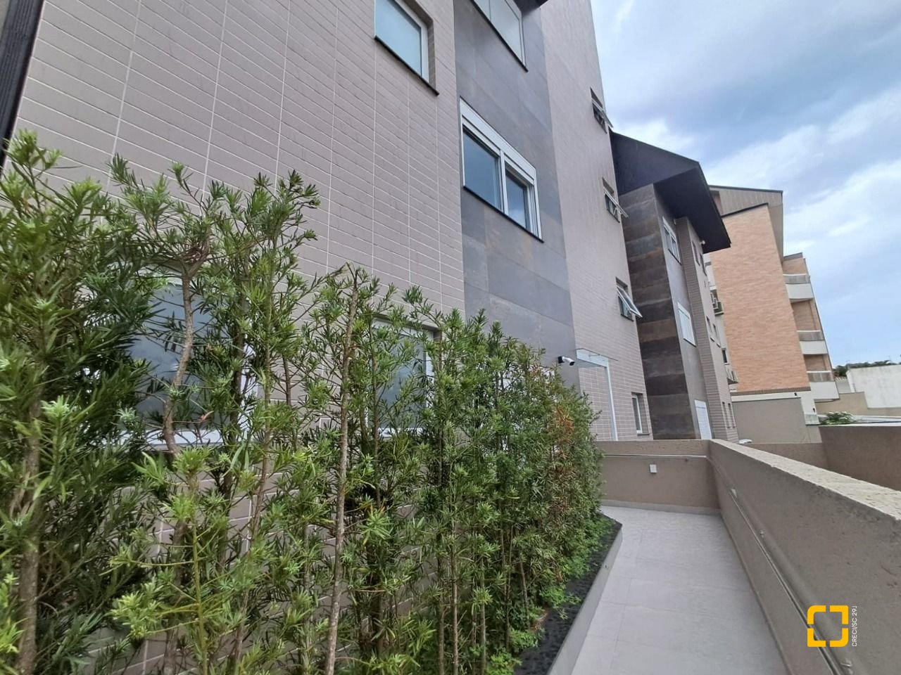Apartamento com 91m², 4 quartos (sendo 2 suítes), 1 garagem, no bairro Cachoeira do Bom Jesus em Florianópolis