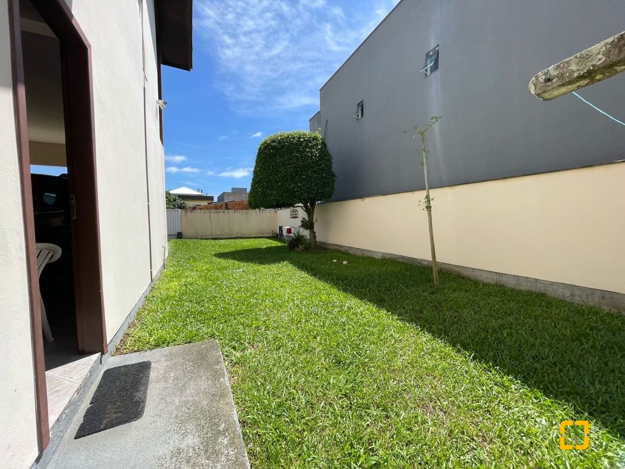 Casa com 223m², 4 quartos (sendo 1 suíte), 2 garagens, no bairro Ingleses em Florianópolis