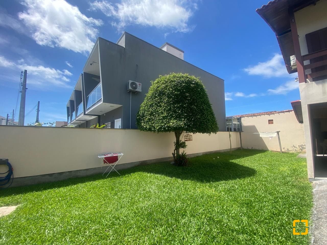 Casa com 223m², 4 quartos (sendo 1 suíte), 2 garagens, no bairro Ingleses em Florianópolis