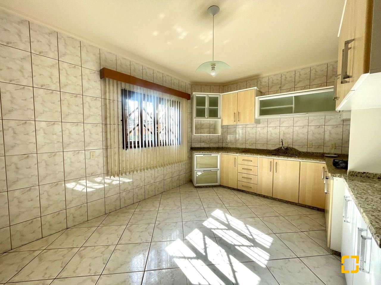 Casa com 223m², 4 quartos (sendo 1 suíte), 2 garagens, no bairro Ingleses em Florianópolis
