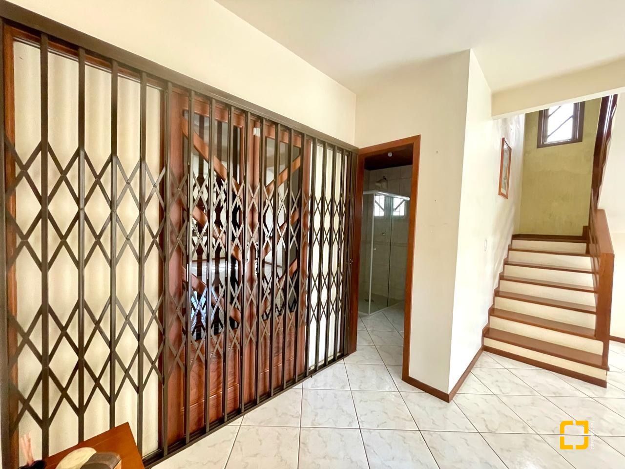 Casa com 223m², 4 quartos (sendo 1 suíte), 2 garagens, no bairro Ingleses em Florianópolis