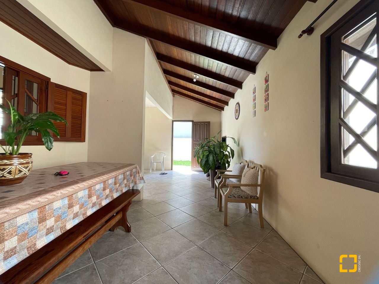Casa com 223m², 4 quartos (sendo 1 suíte), 2 garagens, no bairro Ingleses em Florianópolis
