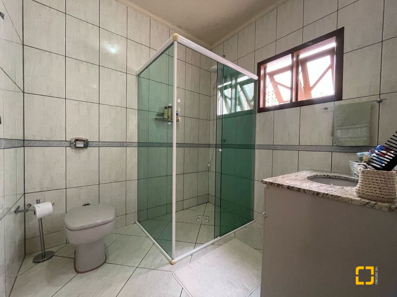 Casa com 223m², 4 quartos (sendo 1 suíte), 2 garagens, no bairro Ingleses em Florianópolis