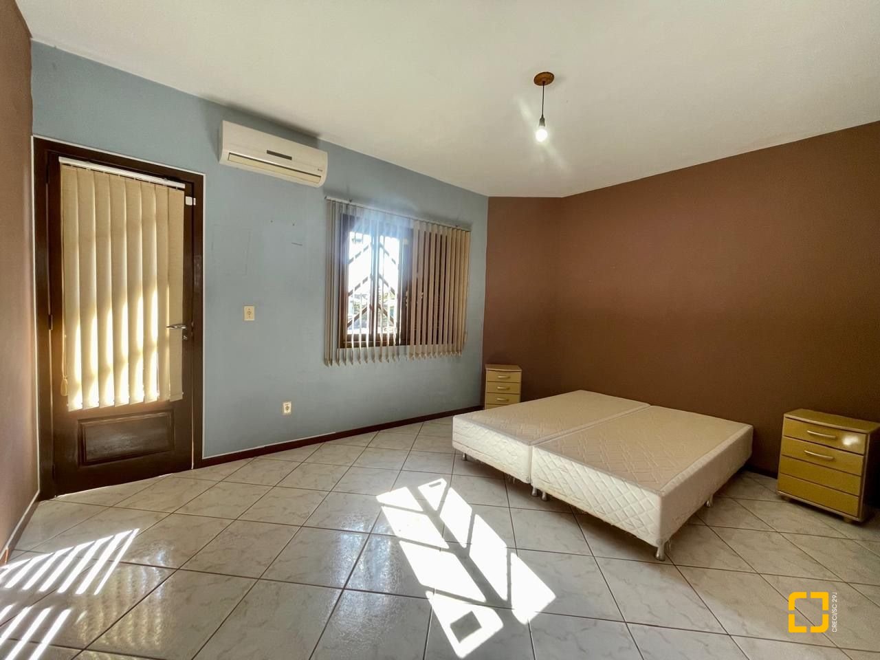 Casa com 223m², 4 quartos (sendo 1 suíte), 2 garagens, no bairro Ingleses em Florianópolis