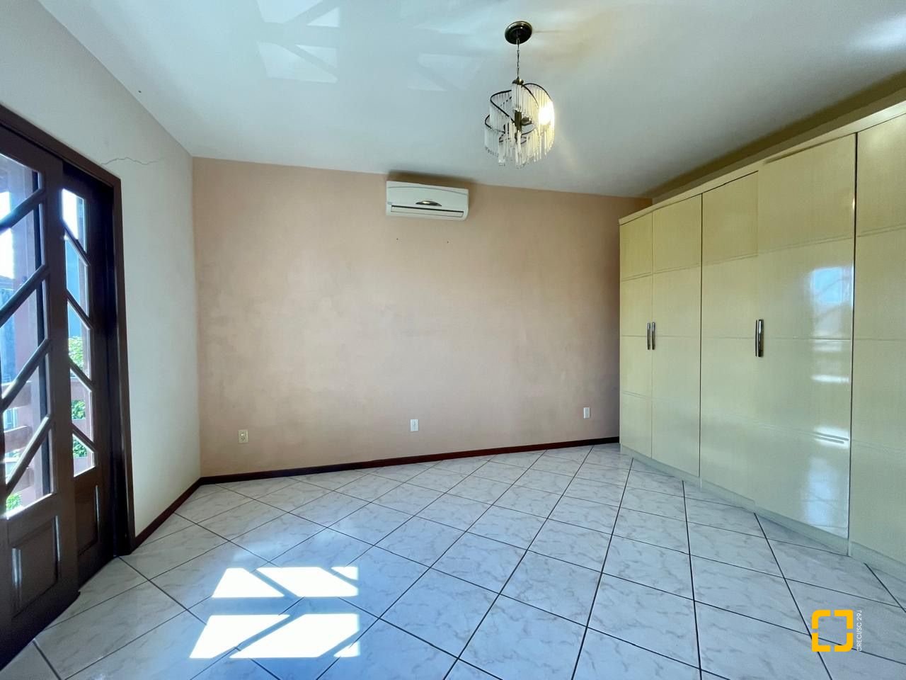 Casa com 223m², 4 quartos (sendo 1 suíte), 2 garagens, no bairro Ingleses em Florianópolis