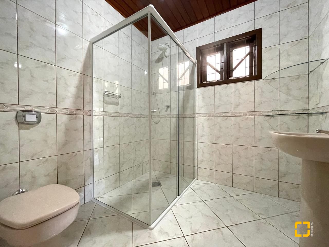 Casa com 223m², 4 quartos (sendo 1 suíte), 2 garagens, no bairro Ingleses em Florianópolis