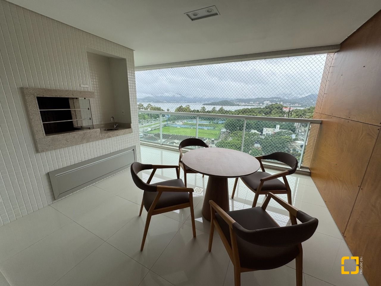 Apartamento com 165m², 6 quartos (sendo 3 suítes), 2 garagens, no bairro Agronômica em Florianópolis