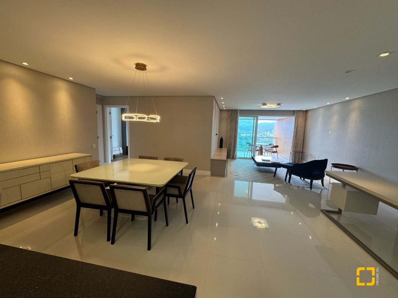 Apartamento com 165m², 6 quartos (sendo 3 suítes), 2 garagens, no bairro Agronômica em Florianópolis