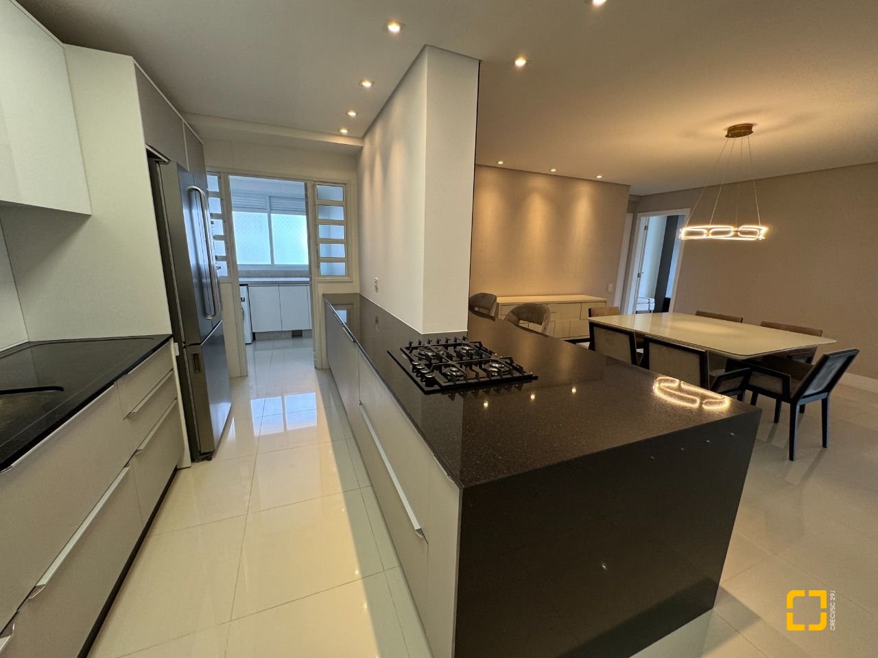 Apartamento com 165m², 6 quartos (sendo 3 suítes), 2 garagens, no bairro Agronômica em Florianópolis