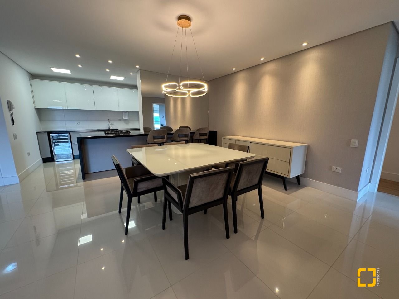 Apartamento com 165m², 6 quartos (sendo 3 suítes), 2 garagens, no bairro Agronômica em Florianópolis